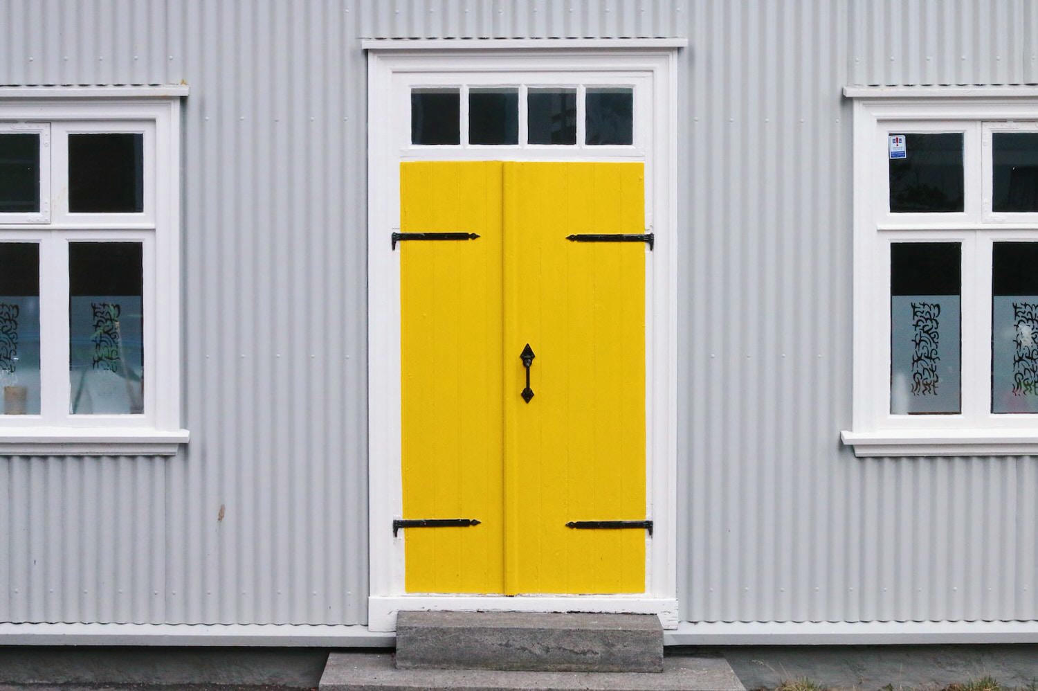 陽宅鑑定推薦,我該怎麼鑑定風水,住家風水鑑定實例 - 第2張圖 closed door